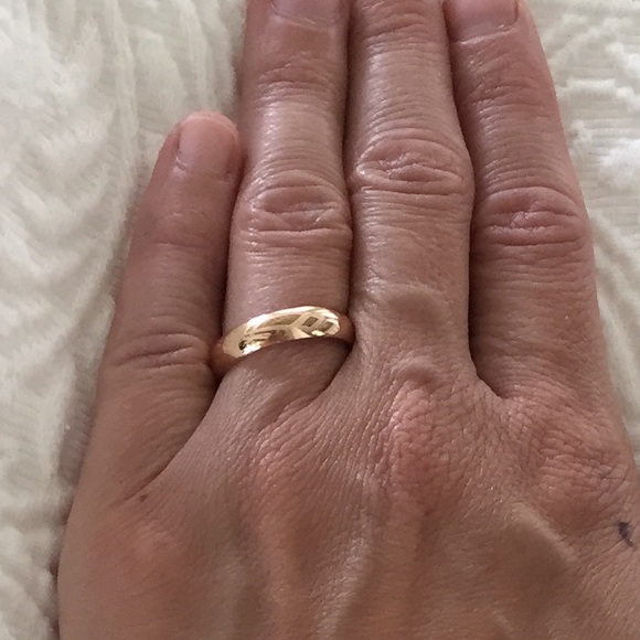 Rose Gold High Polished Wedding Band Classic Ring - Picture 3 of 6